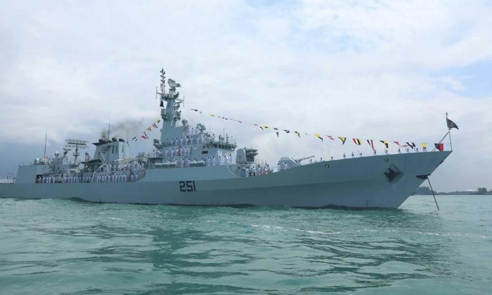 Σε Αιγαίο & Α. Μεσόγειο πακιστανικά & τουρκικά πολεμικά πλοία